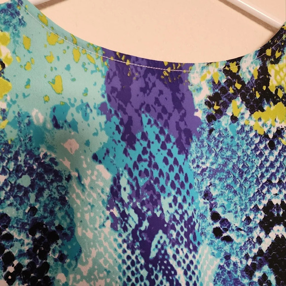 Worthington Sleeveless Snakeskin Blouse Concealed Buttons Sz L - Picture 8 of 10